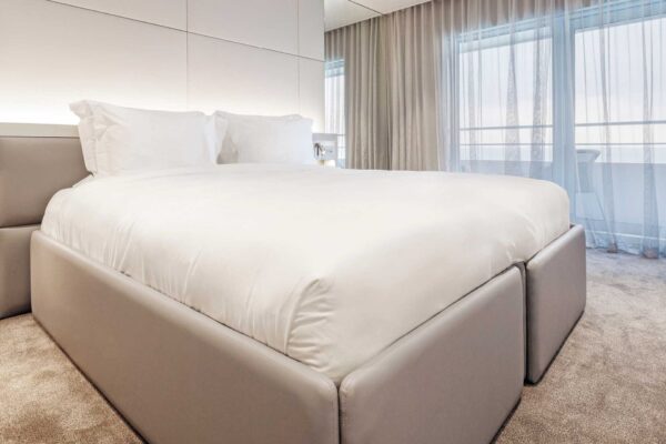 D_ECYC_Suites_Balcony-Suite