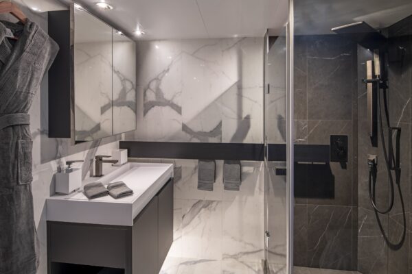 SE-Verandah-Suite-Bathroom-001