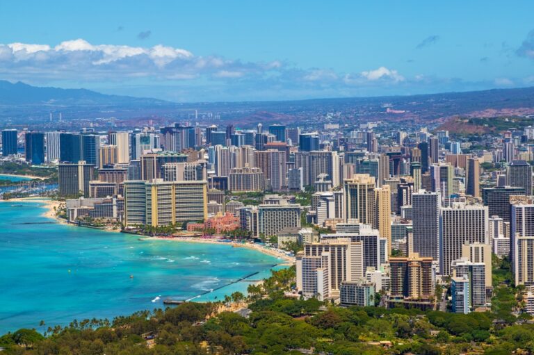 Waikiki Beach Mayflower Cruises & Tours