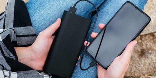 The,Girl,Uses,A,Smartphone,Connected,To,The,Power,Bank.