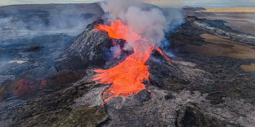 Red,Glowing,Lava,Flows,From,A,Volcano,In,Iceland’s,Reykjanes