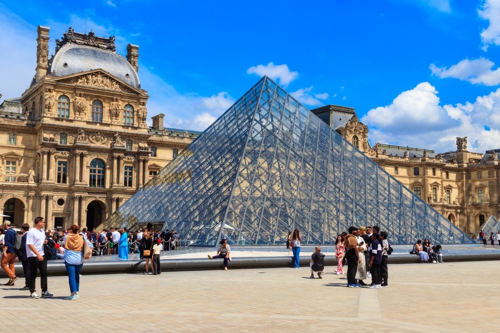 Louvre pyramid 