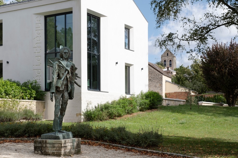 Auvers-sur-Oise Statue