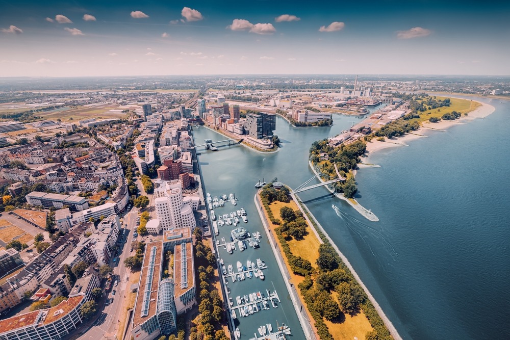 düsseldorf marina and locks and damns
