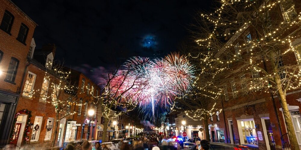 Alexandria,,Virginia-,January,1st,,2024:,New,Year,Fireworks,Over,A Virginia Festival of Lights
