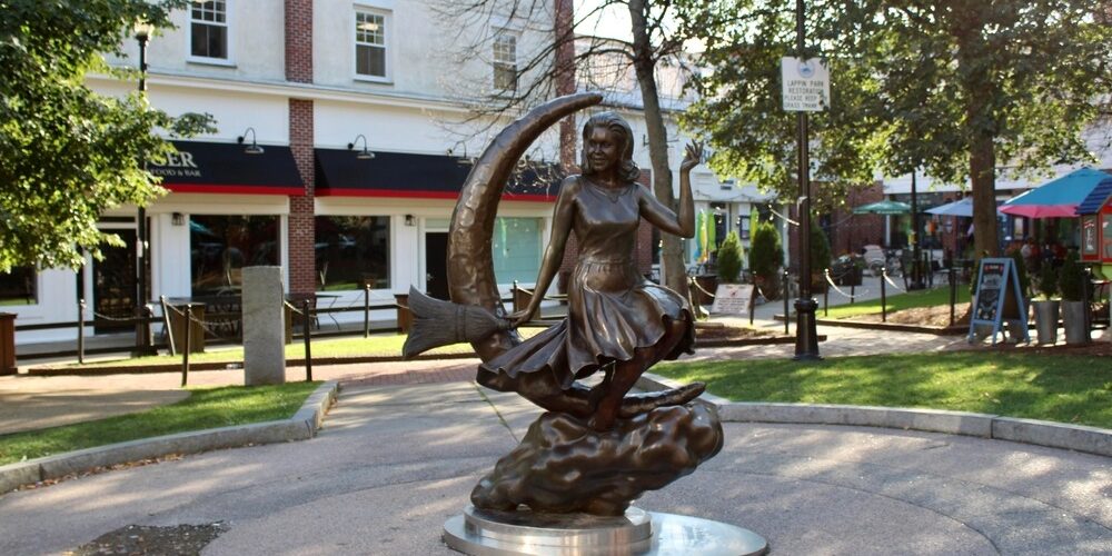 Salem,,Ma,,Usa,,9.13.21,-,The,Bewitched,Statue,From,Tv Salem Witch Trials